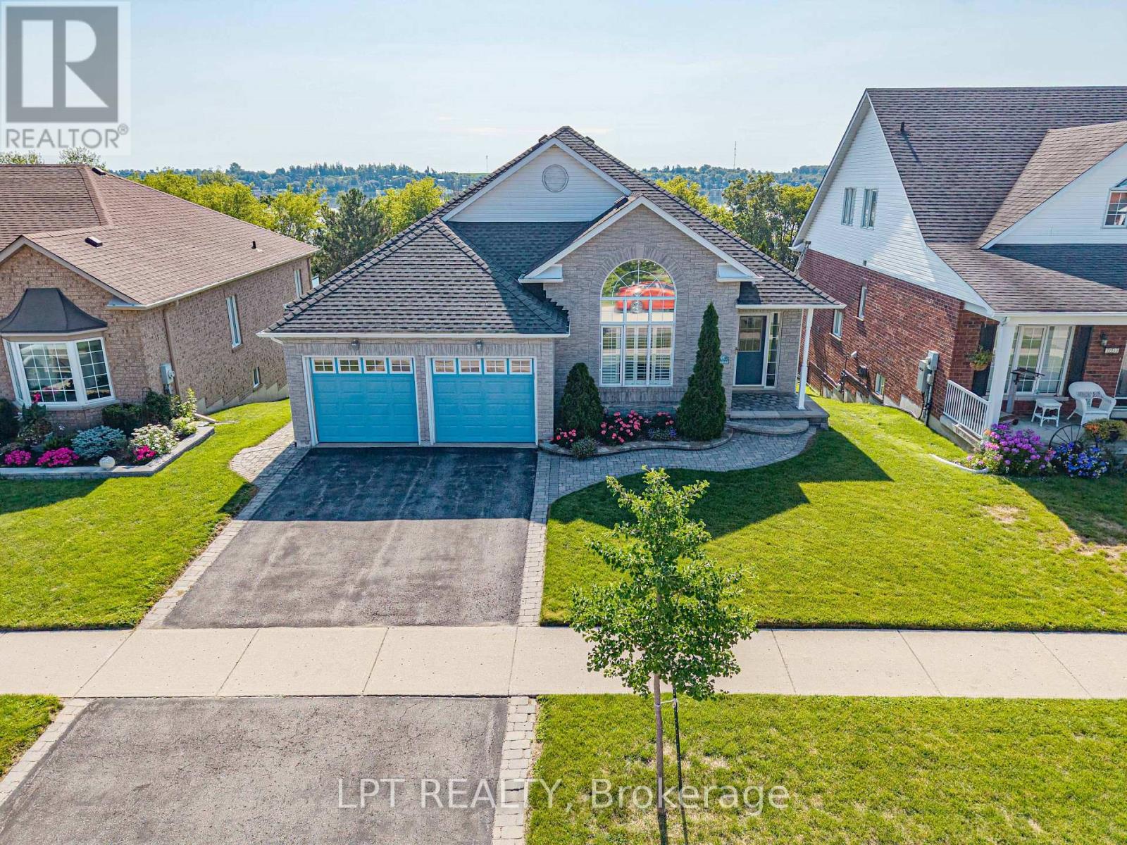 219 WATERBURY CRESCENT - Image 3