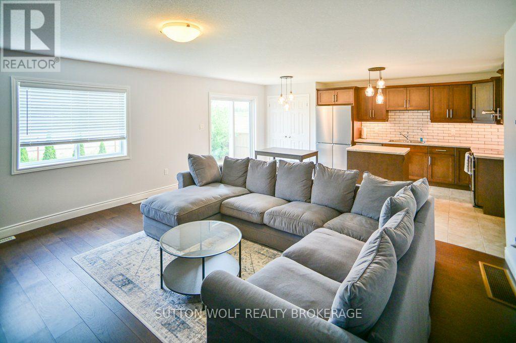 54 ABBOTT STREET - 3