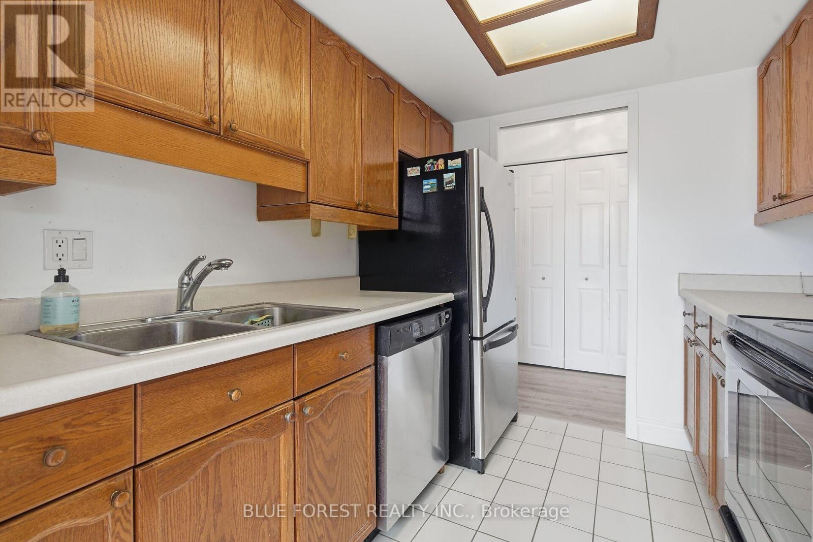 #501 7 PICTON STREET - 10