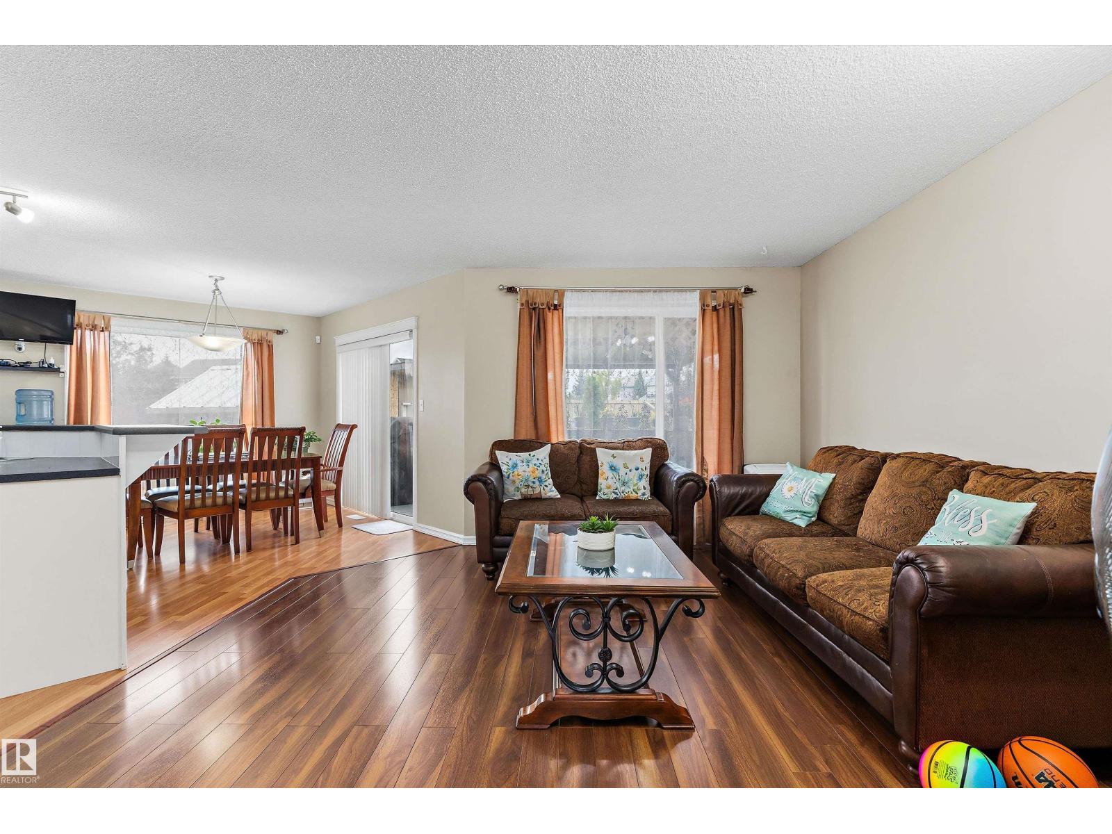8521 8 AV SW - Image 12
