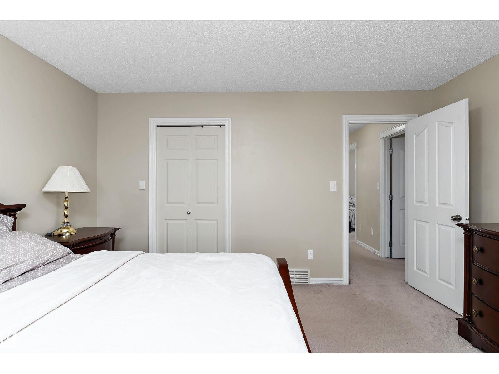 8521 8 AV SW - Image 19