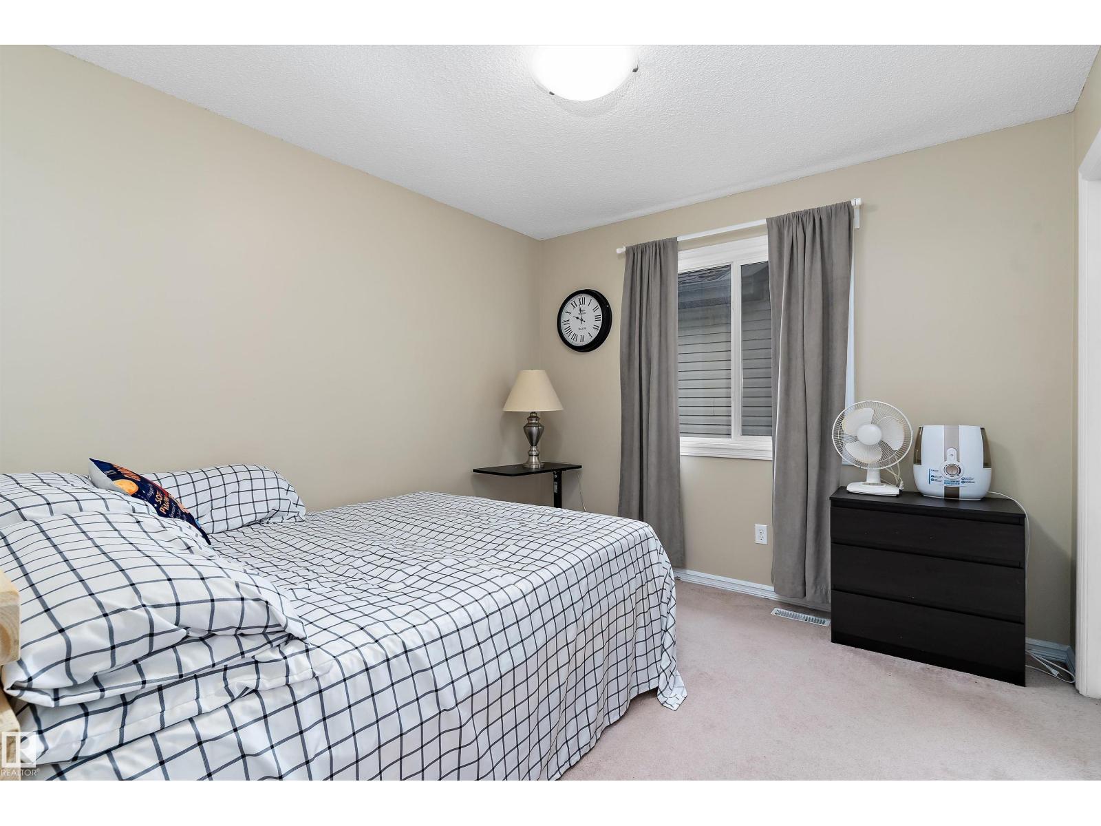 8521 8 AV SW - Image 22