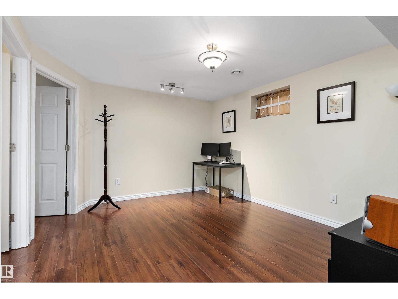 8521 8 AV SW - Image 28