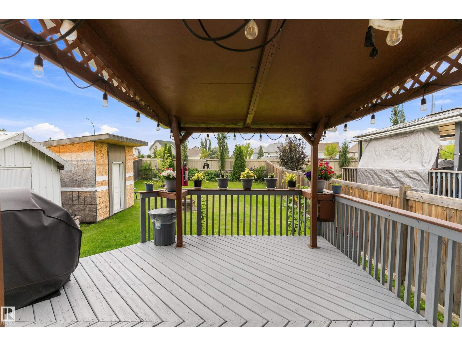 8521 8 AV SW - Image 32