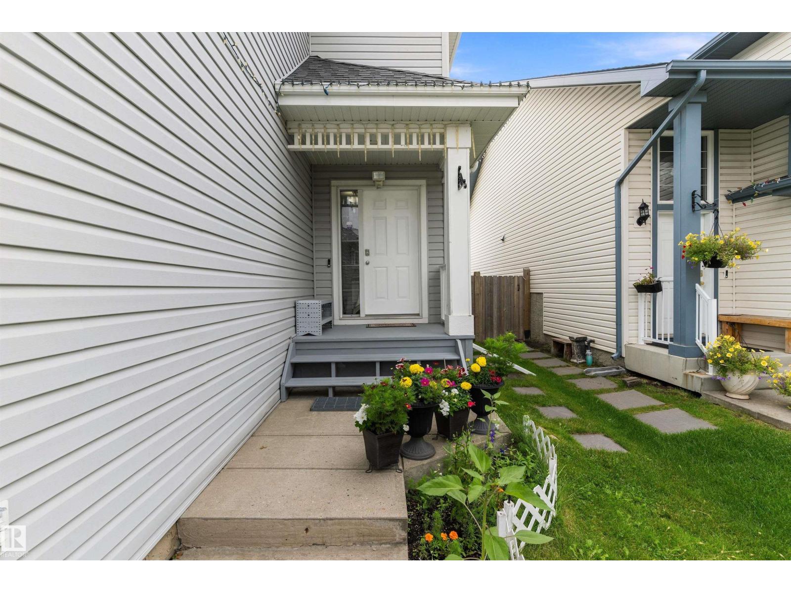 8521 8 AV SW - 2