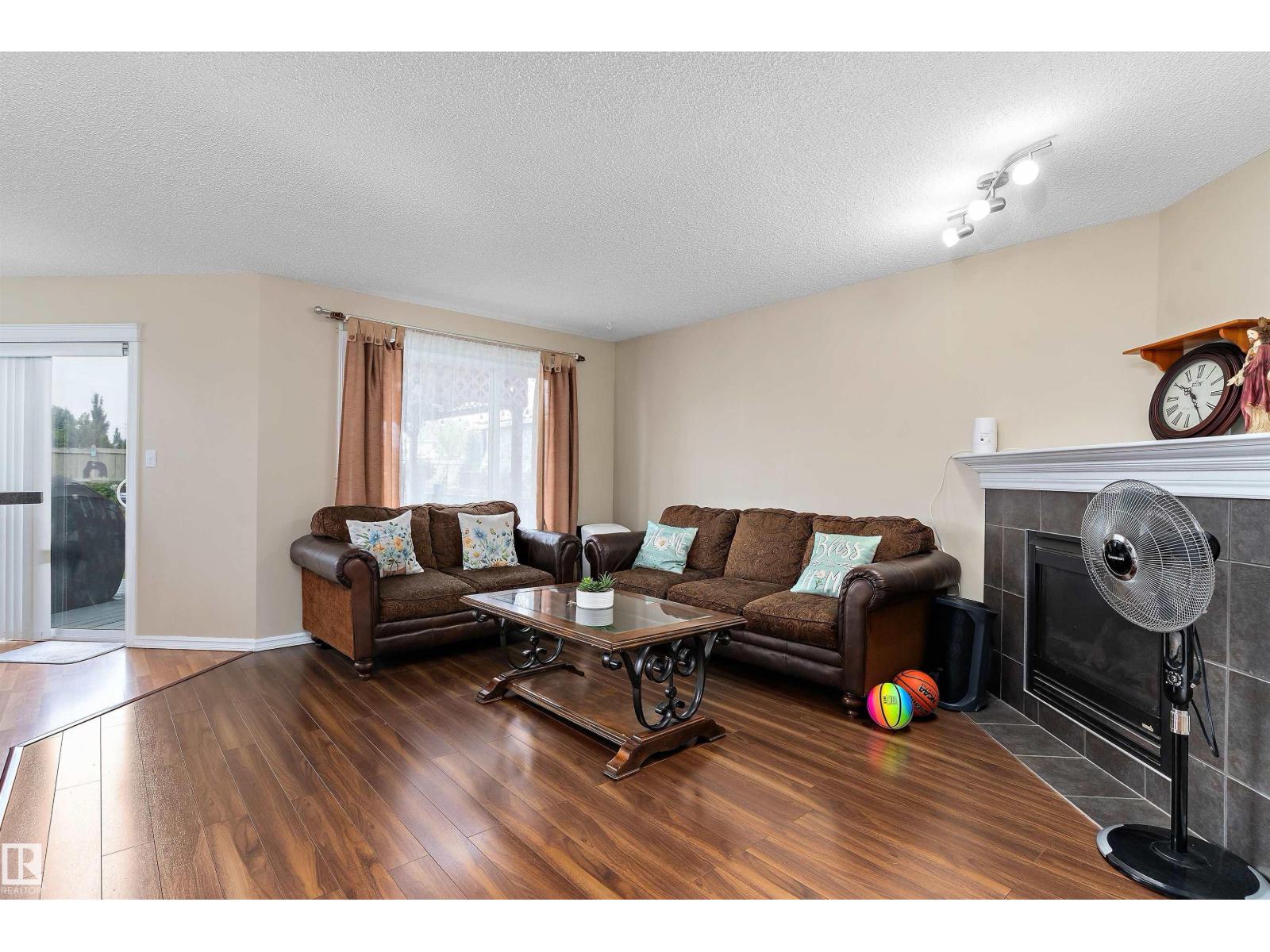 8521 8 AV SW - 4