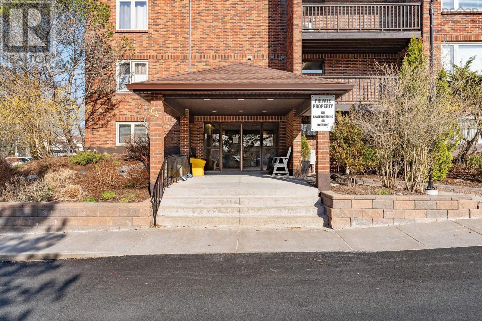 #402 64 Cumberland Drive - 3