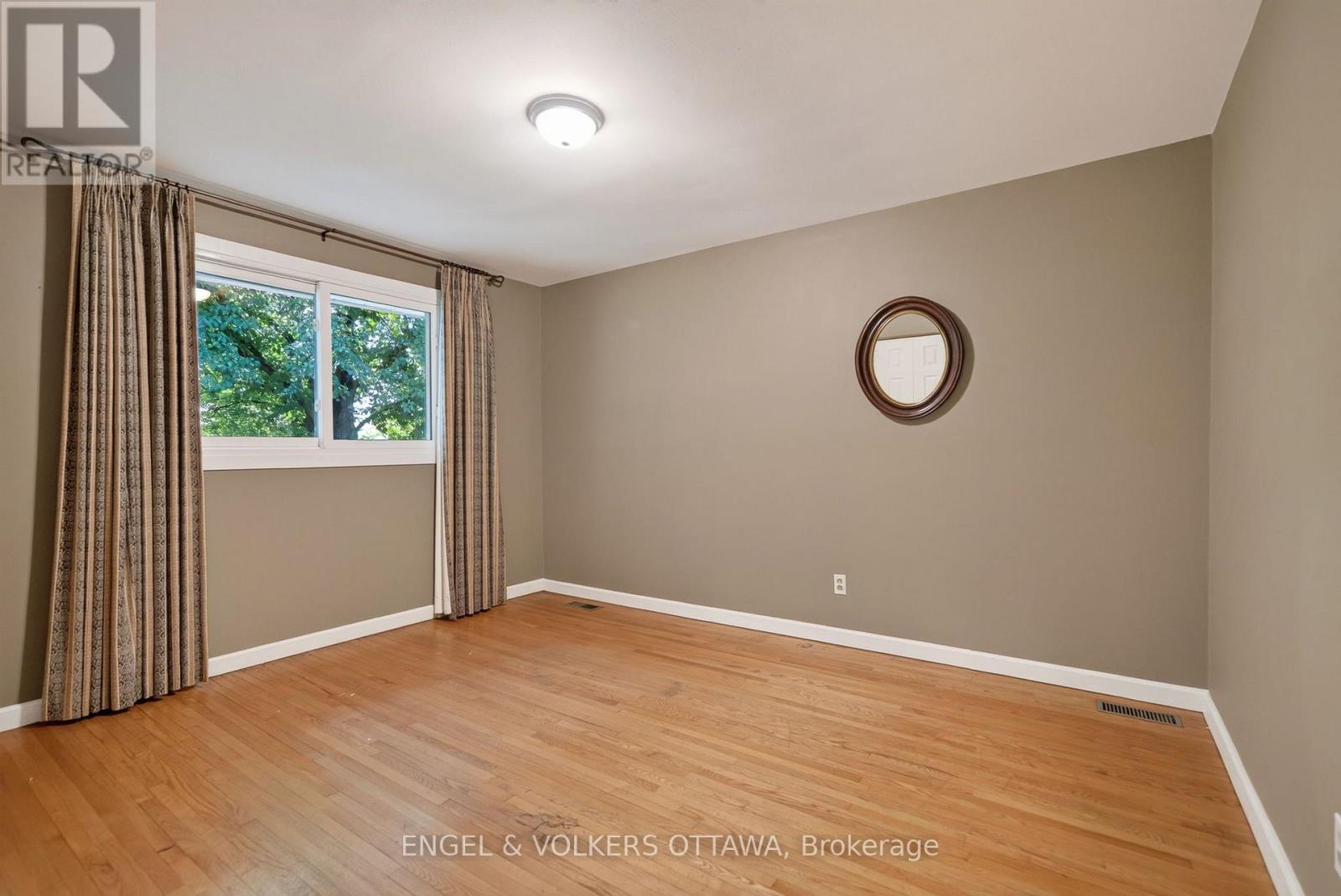 4 Bed, 2 Bath House for Sale in Ottawa – 905 GARWOOD AVENUE, Ottawa – MLS# X13682530 - Image 24