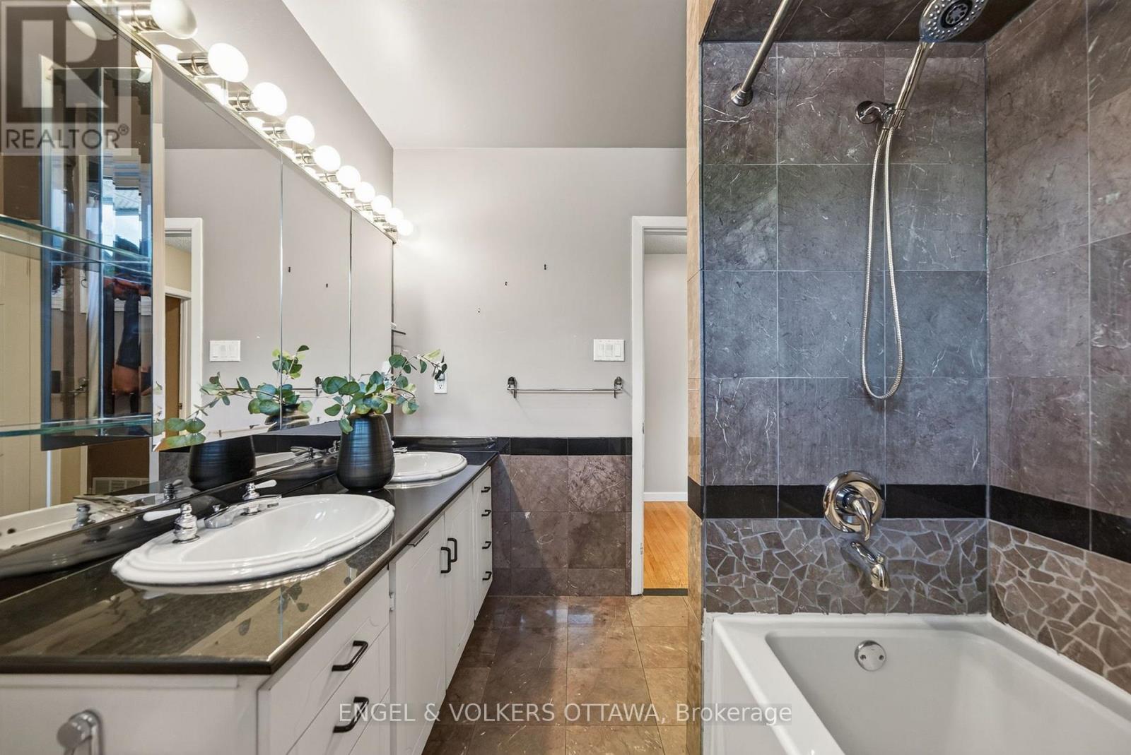4 Bed, 2 Bath House for Sale in Ottawa – 905 GARWOOD AVENUE, Ottawa – MLS# X13682530 - Image 26