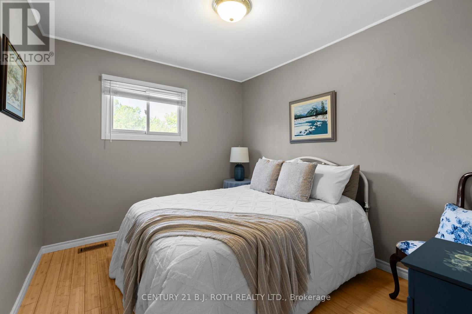 10 ANDREA CRESCENT - 19