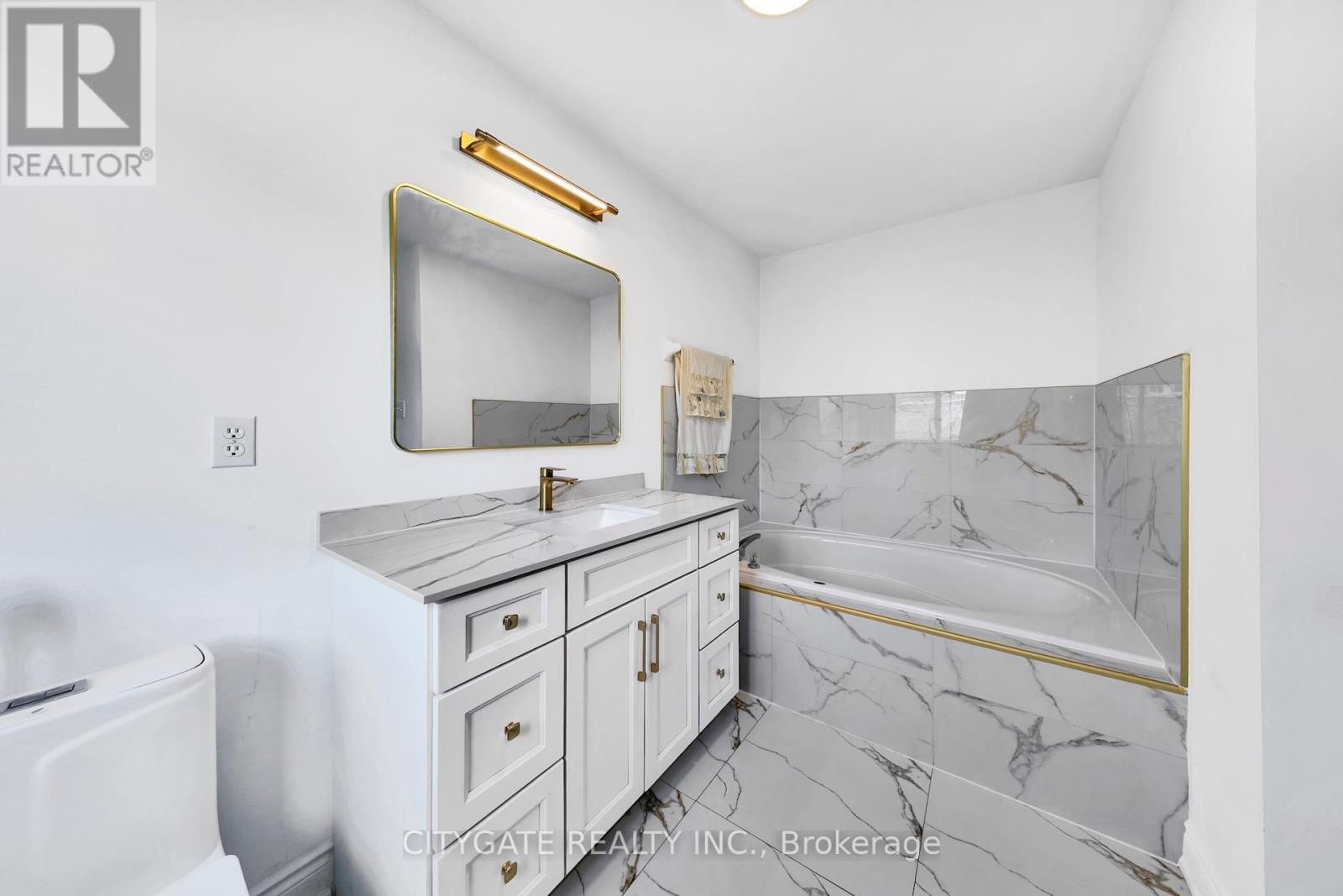 40 LINDERWOOD DRIVE - 17