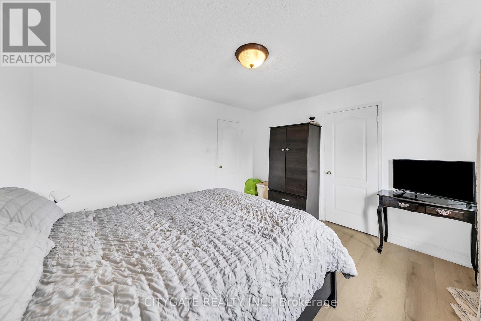 40 LINDERWOOD DRIVE - 21