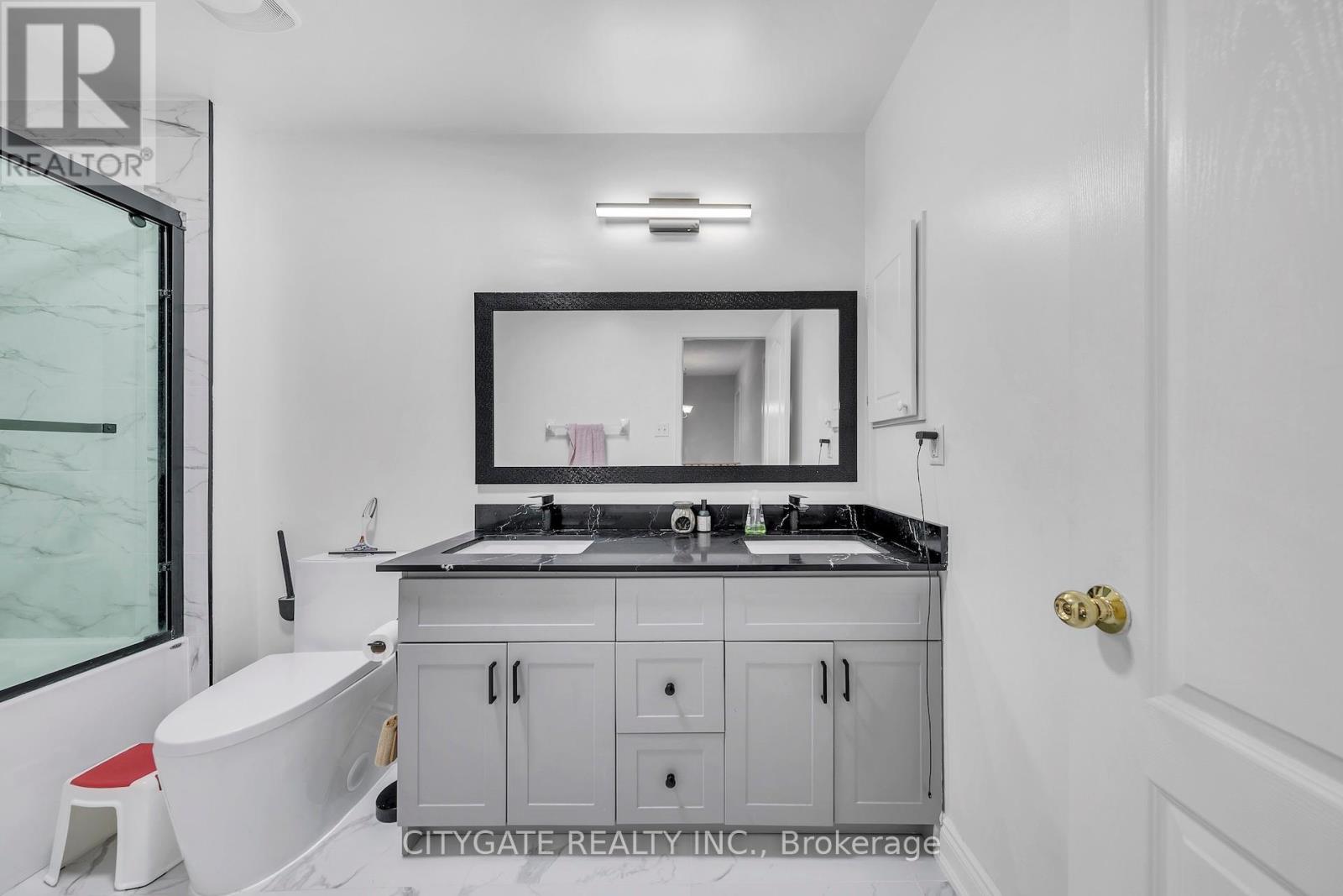 40 LINDERWOOD DRIVE - 23