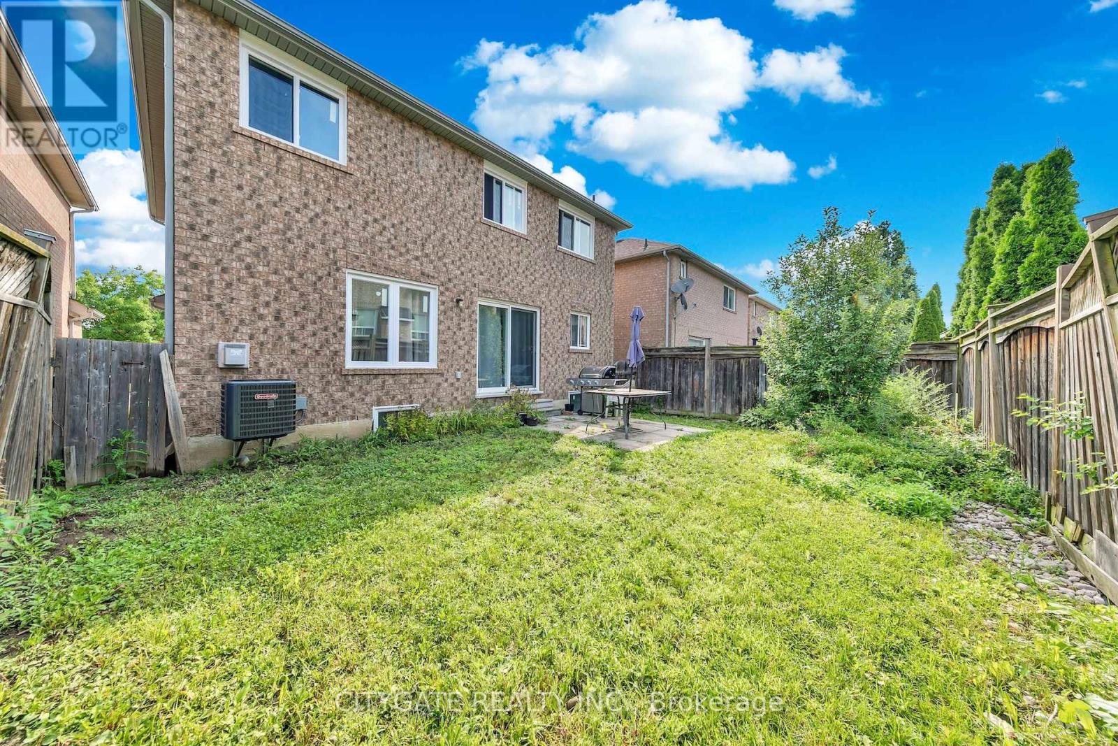40 LINDERWOOD DRIVE - 28