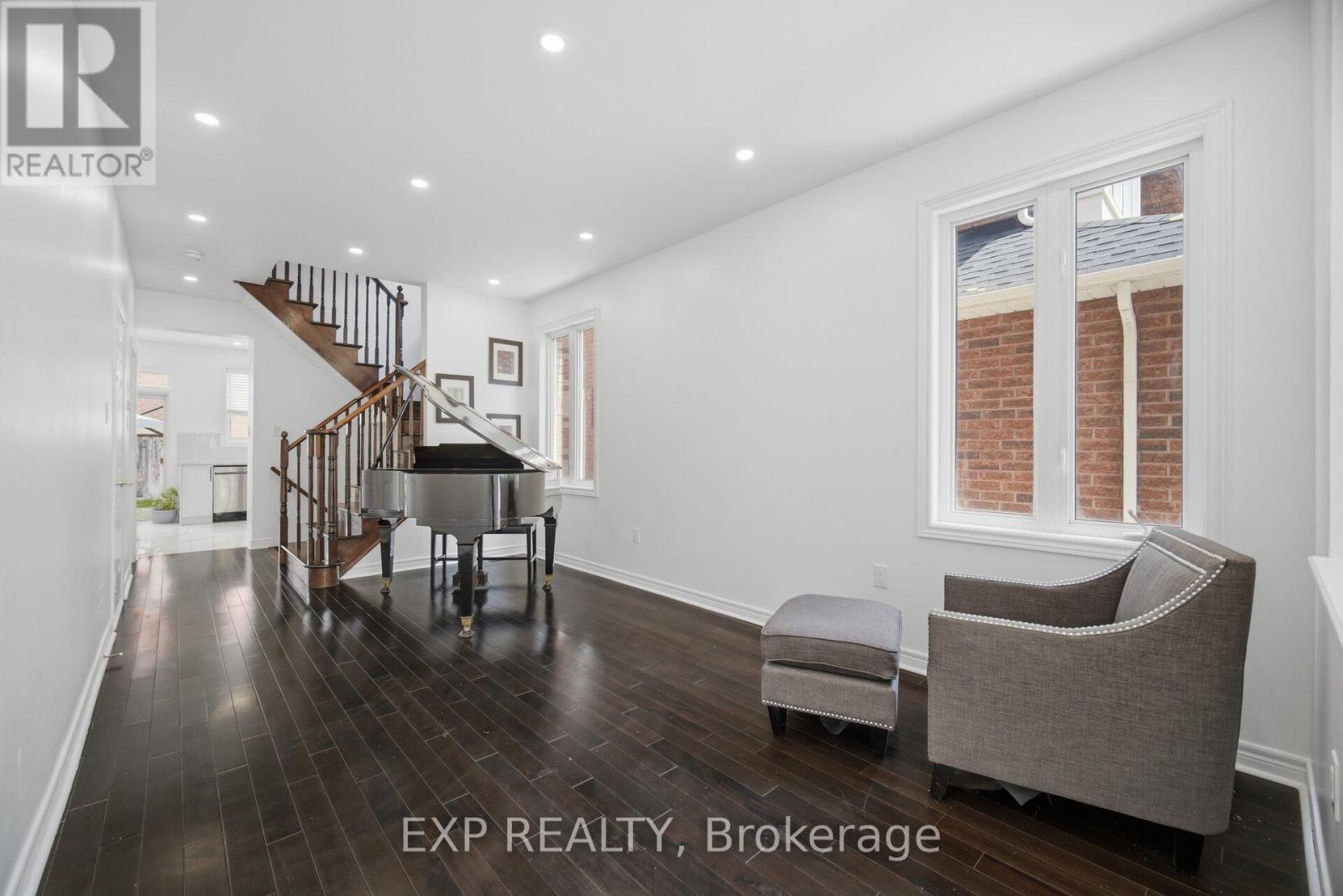363 HOLMES CRESCENT - 4