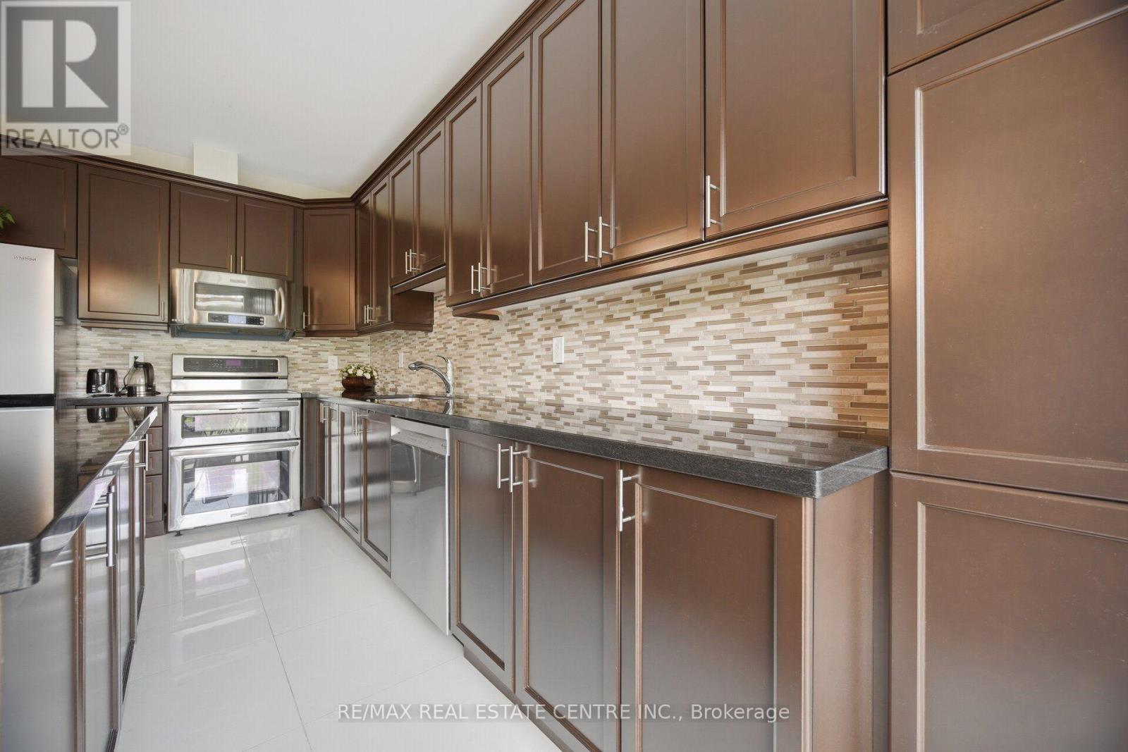 2425 QUETICO CRESCENT - 13