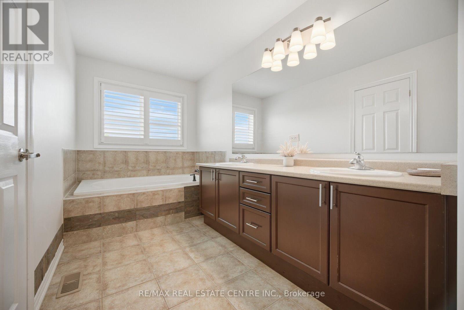 2425 QUETICO CRESCENT - 25