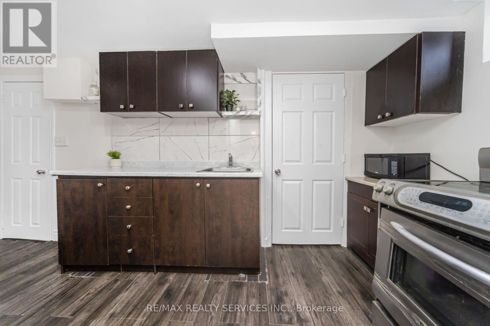 11 JULIETTE SQUARE - Image 33