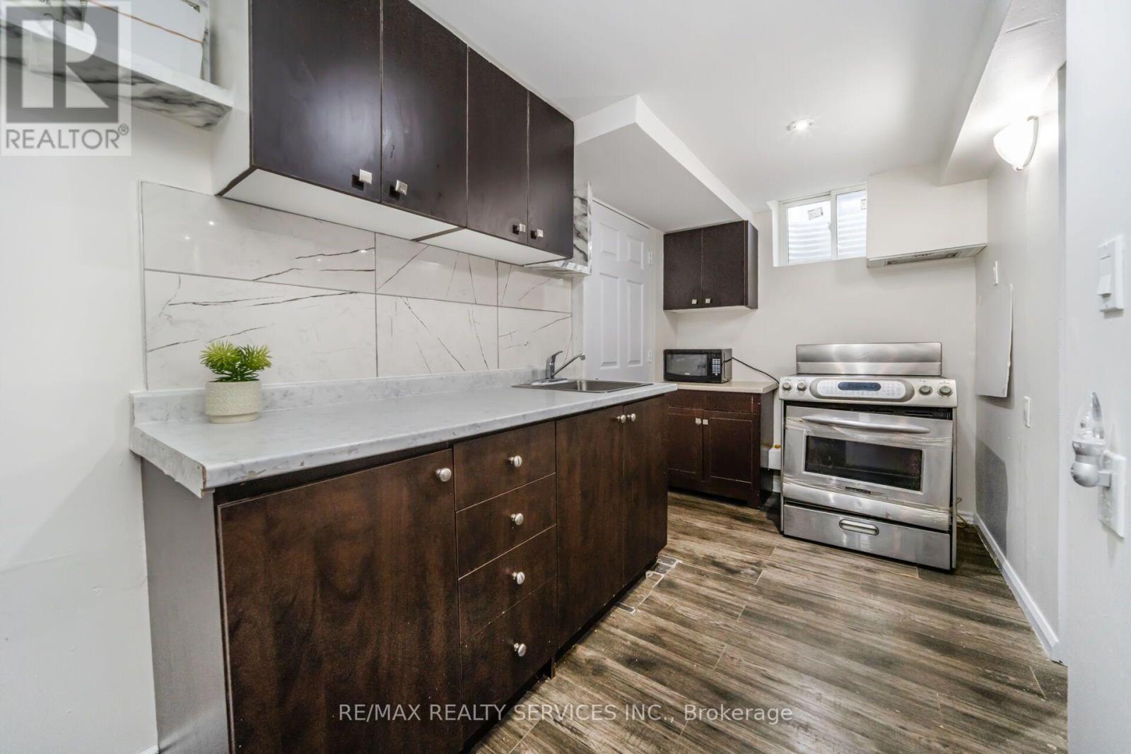 11 JULIETTE SQUARE - Image 34