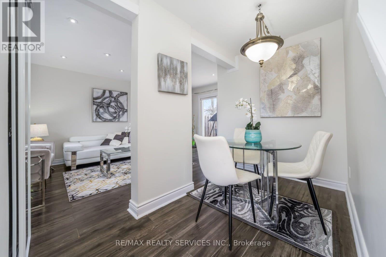 11 JULIETTE SQUARE - 6