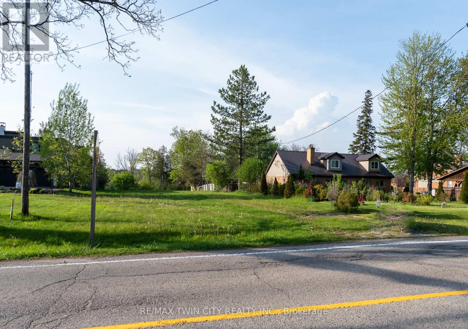 138 RIVERBANK DRIVE — photo 2