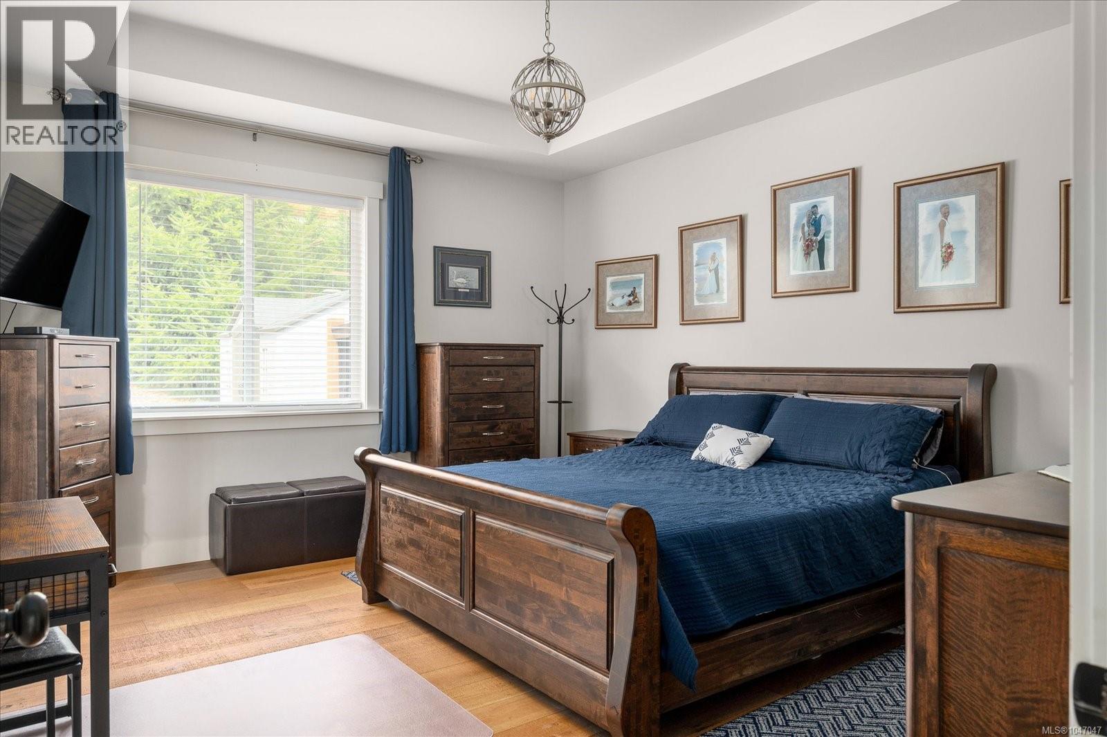 235 Golden Oaks Cres - 19