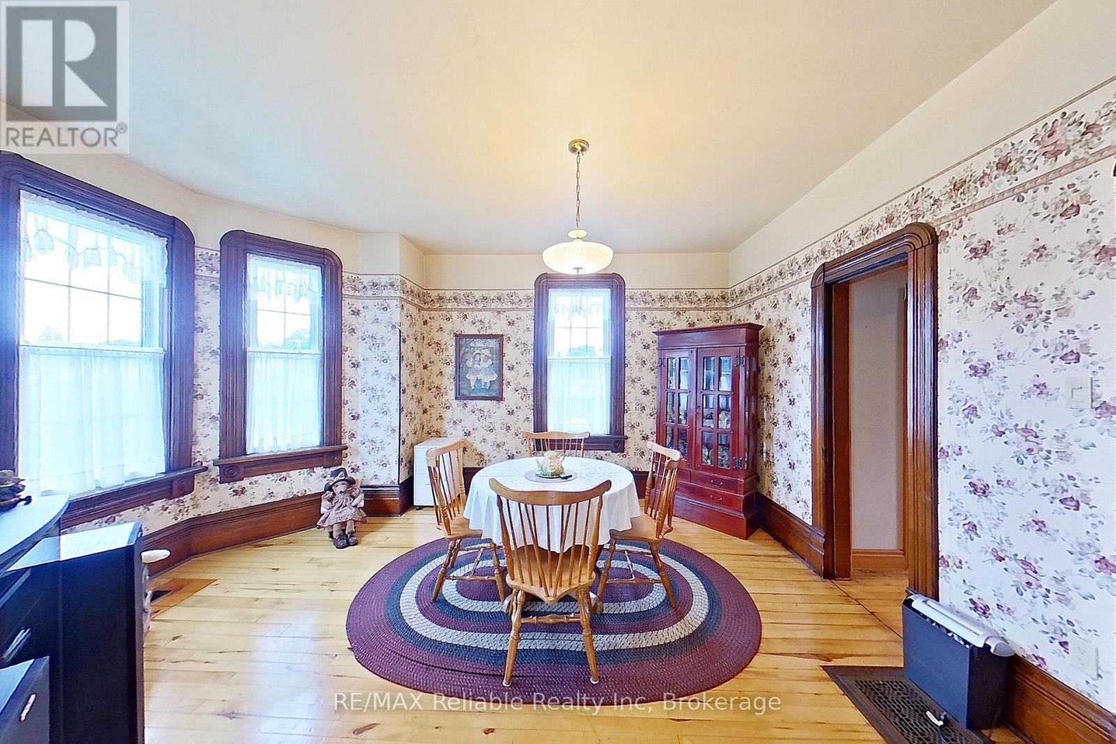 33 PRINCESS STREET E - Image 4
