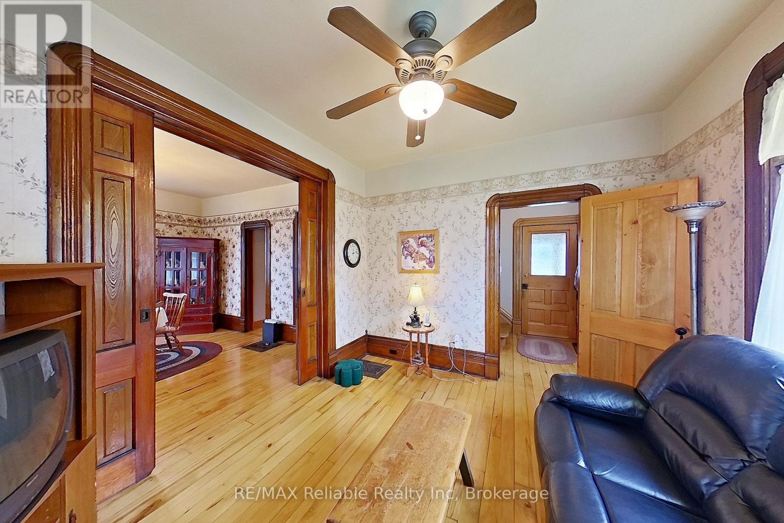 33 PRINCESS STREET E - Image 6