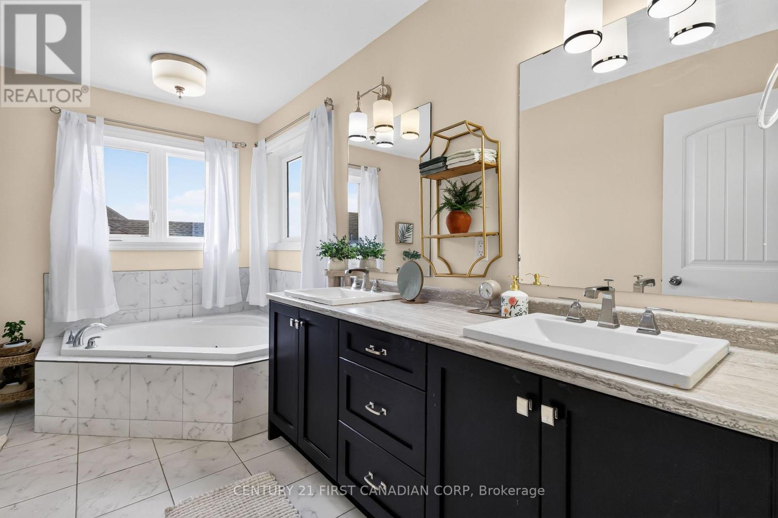 10 BIRCHALL LANE - 32