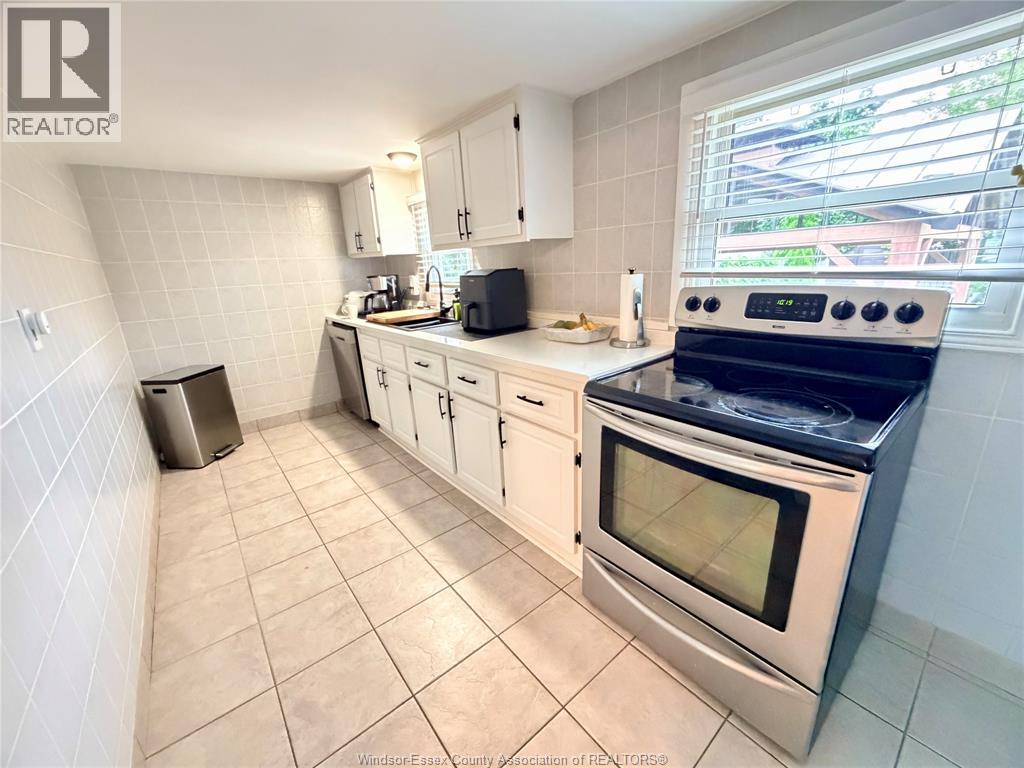 1670 ALBERT - Image 8
