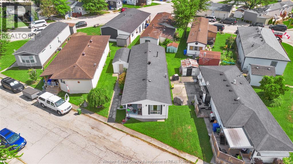 4 ROBIN COURT - 28