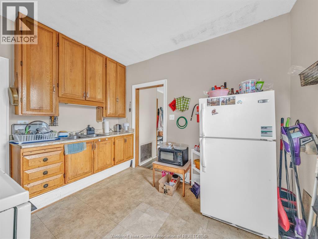751 WINDSOR AVENUE - 25
