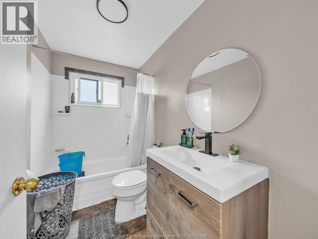 751 WINDSOR AVENUE - 35