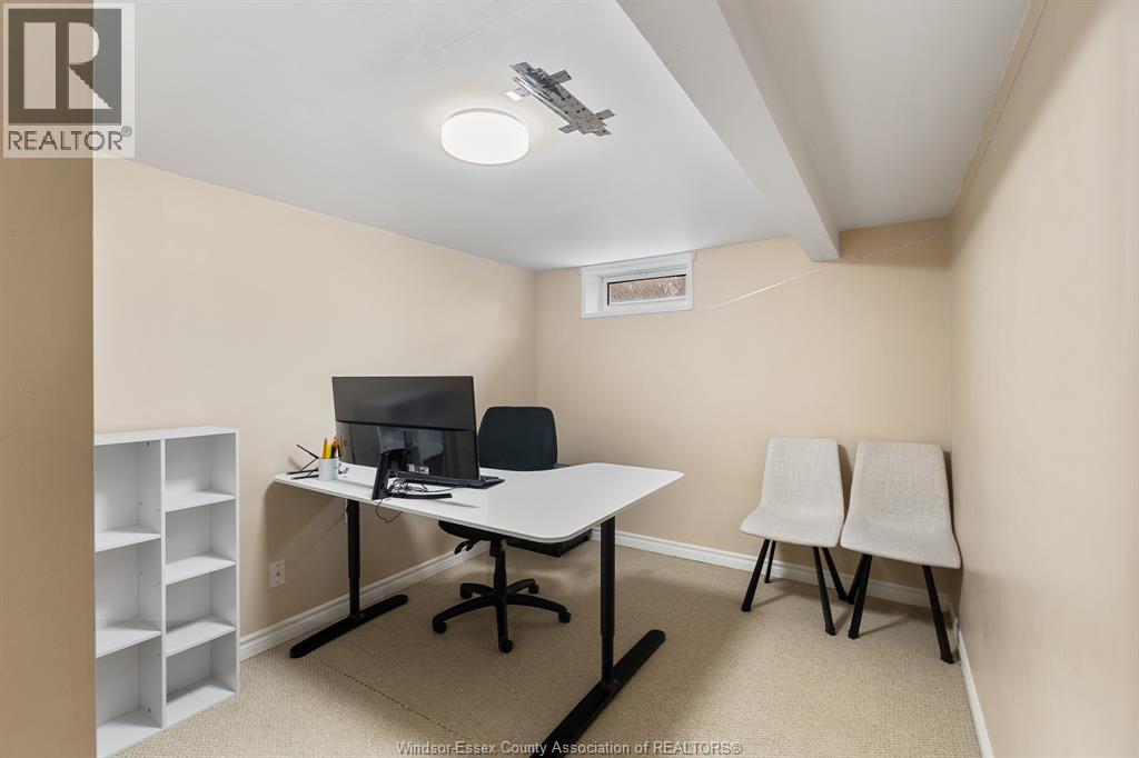735 Lounsborough - Image 31