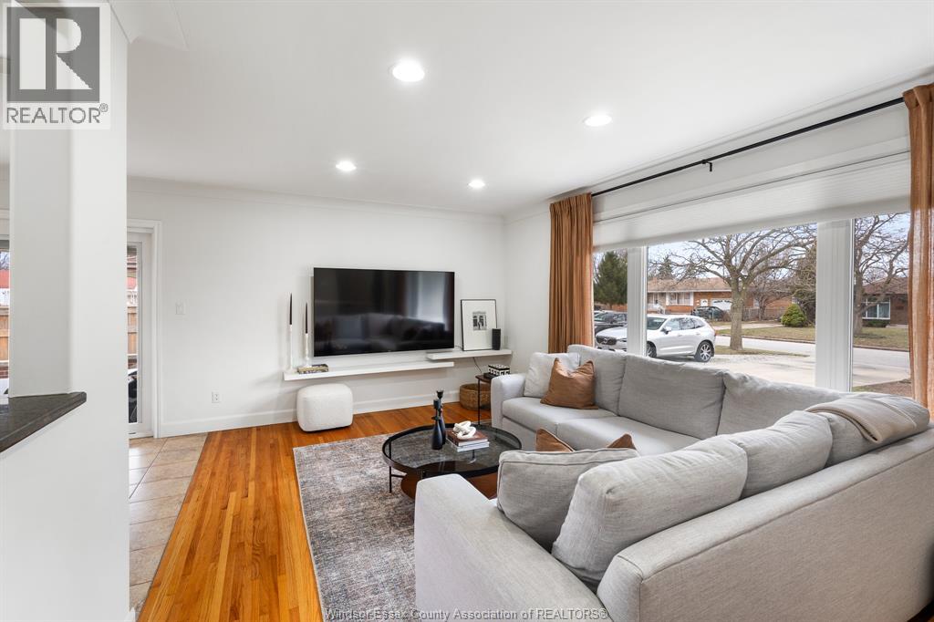 735 Lounsborough - Image 6