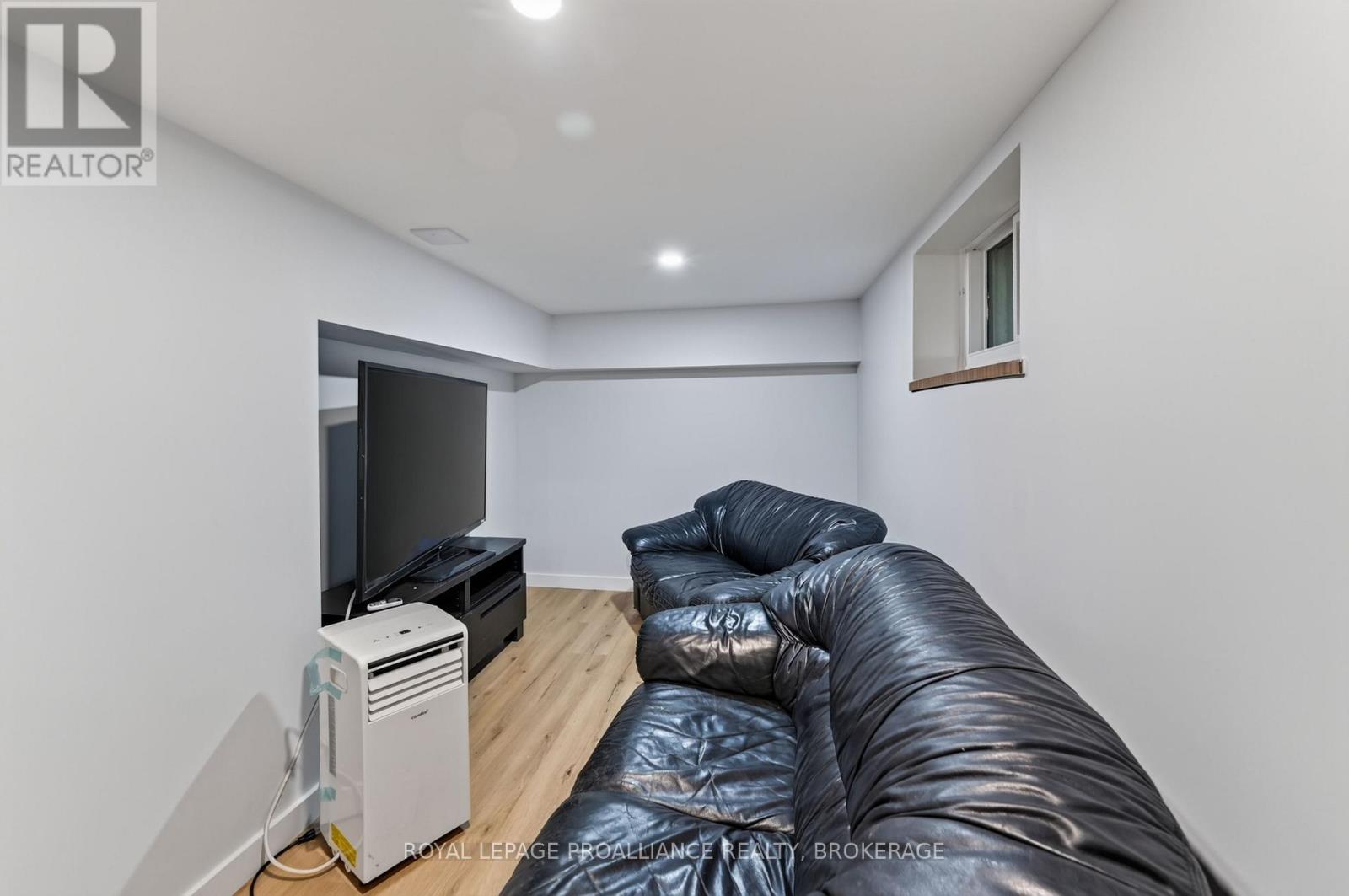 500 BROCK STREET - Image 22