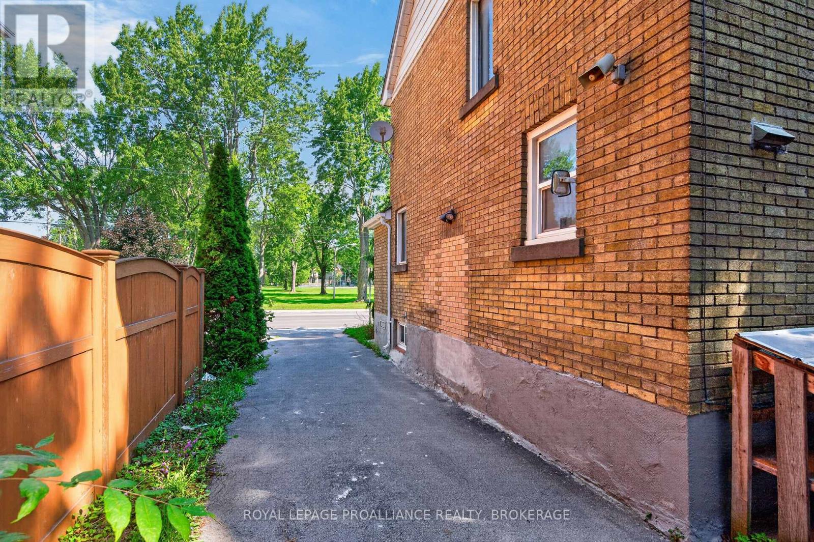 500 BROCK STREET - Image 28