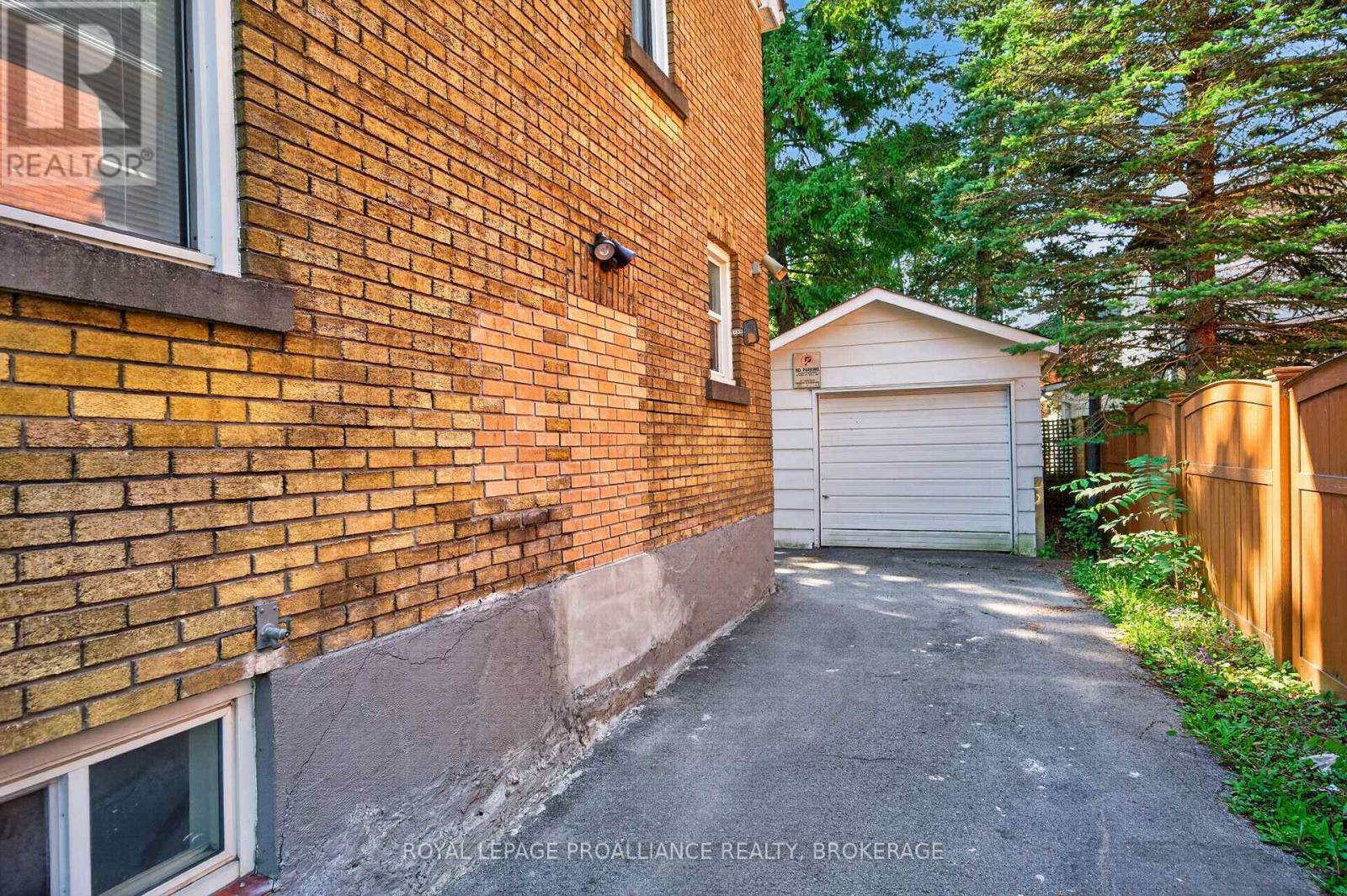 500 BROCK STREET - Image 29