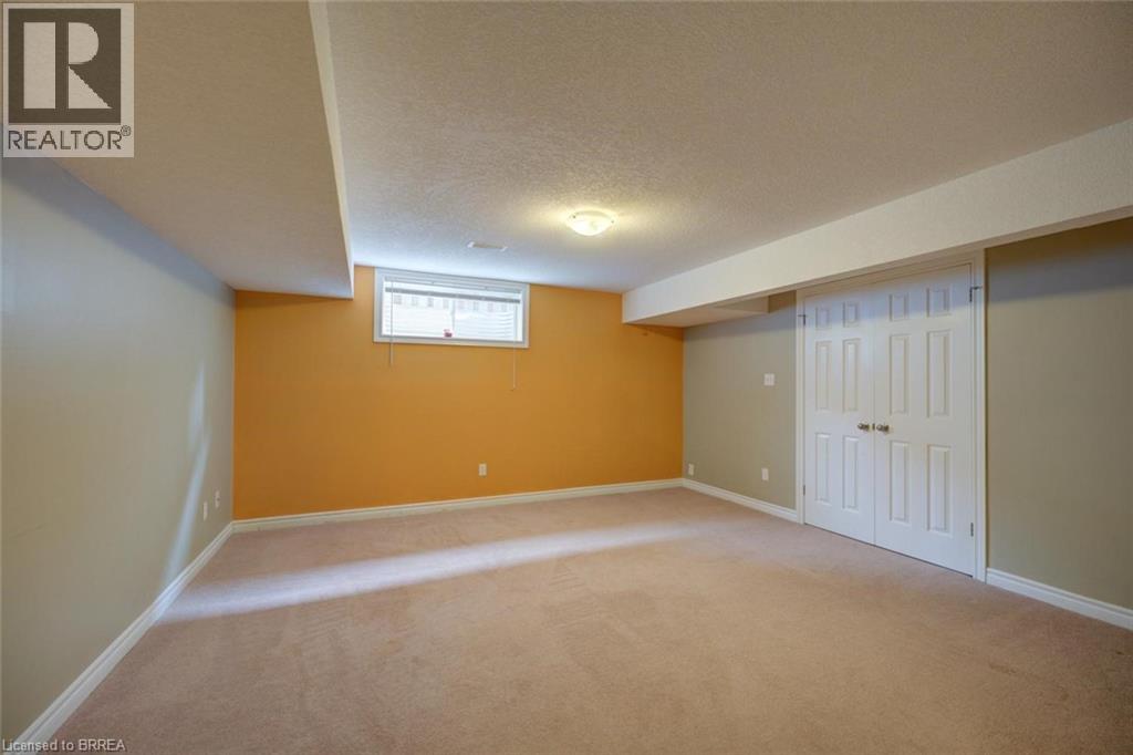 44 MCQUEEN Drive - Image 32