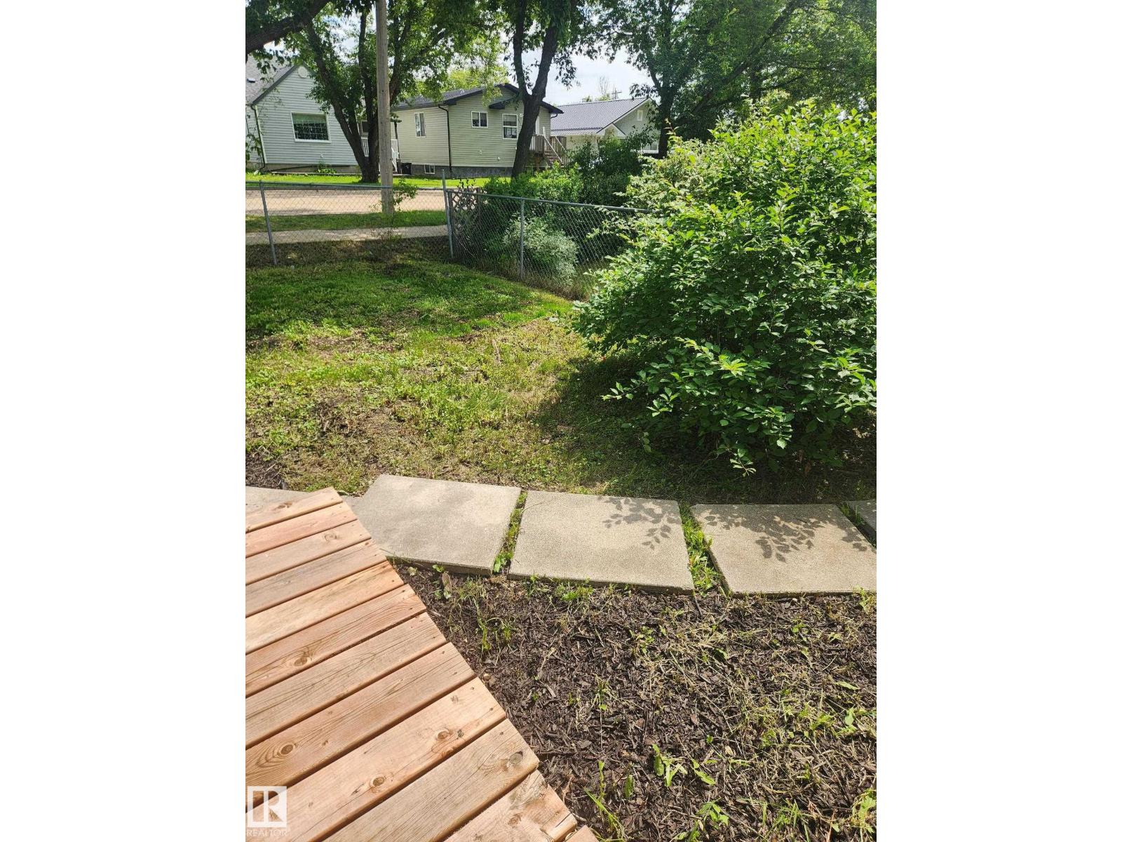 5128 52 ST - 4