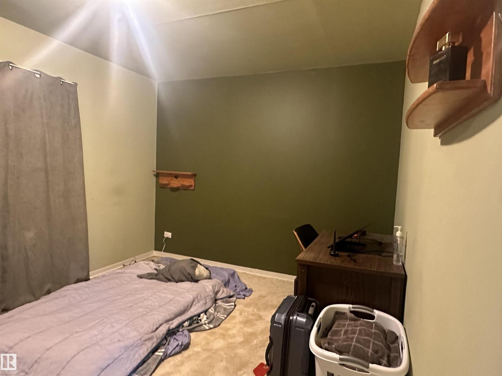 5128 52 ST - Image 33
