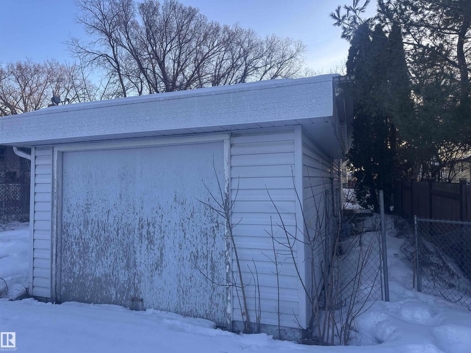5128 52 ST - Image 55