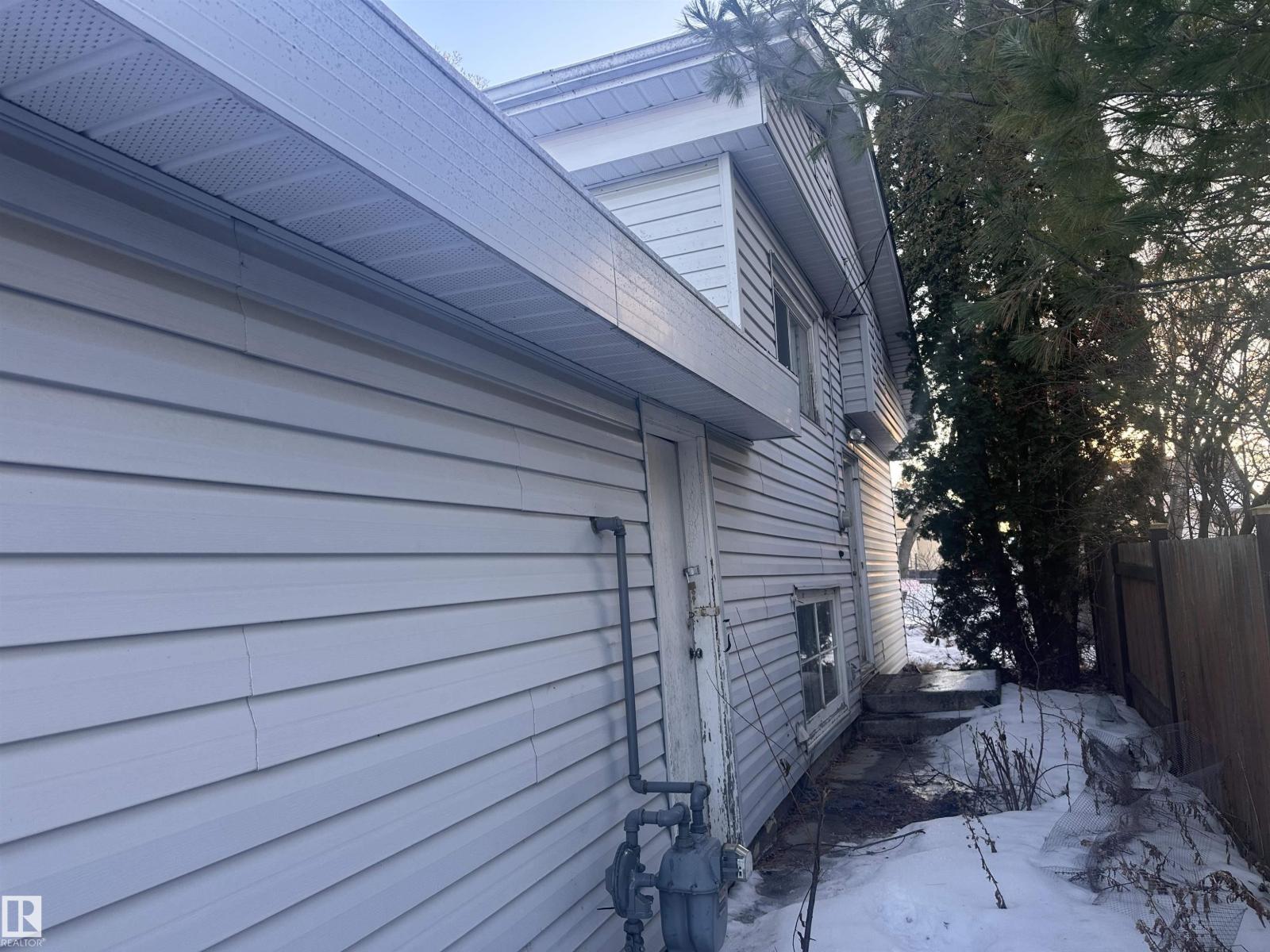 5128 52 ST - Image 53
