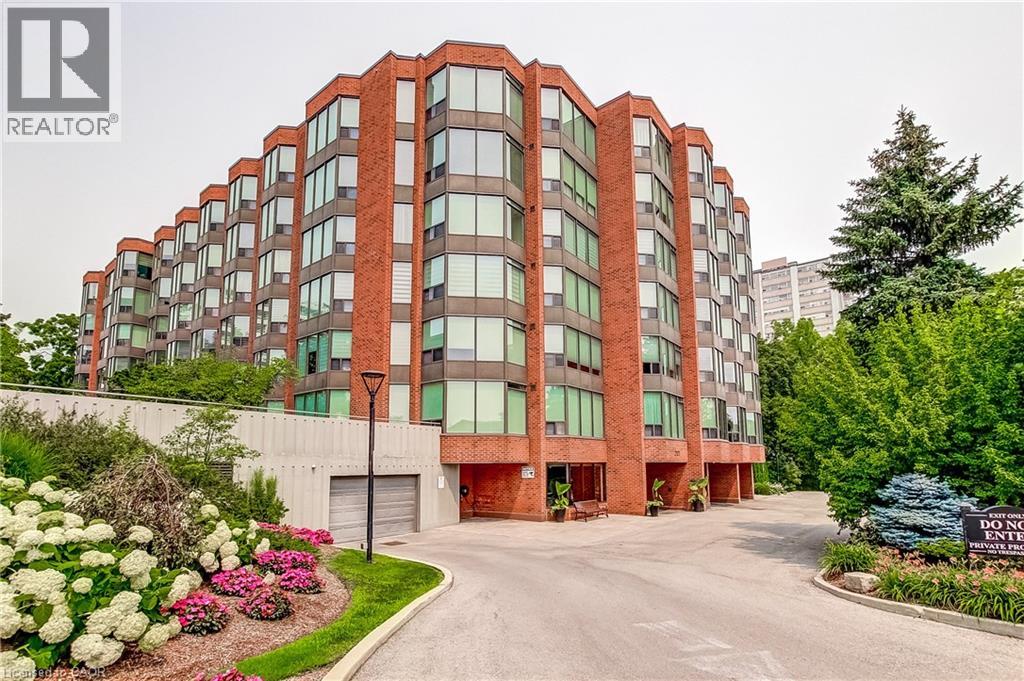 Photo of 2121 LAKESHORE Road