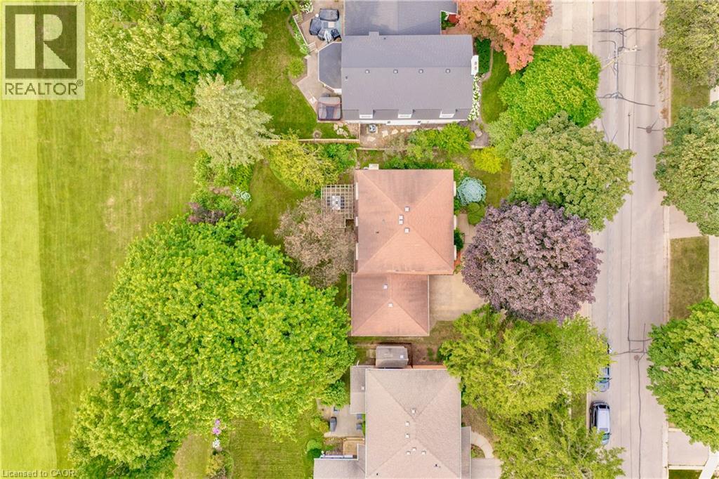 32 WAVERLEY Drive - Image 37