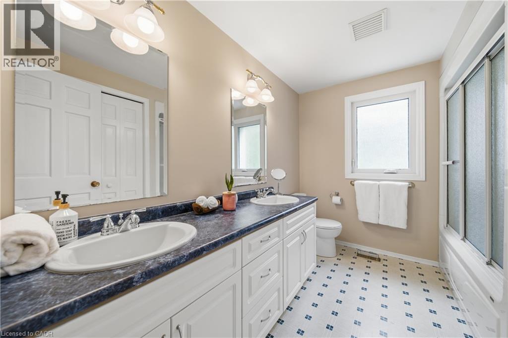 32 WAVERLEY Drive - 31