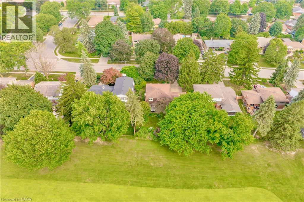 32 WAVERLEY Drive - Image 38