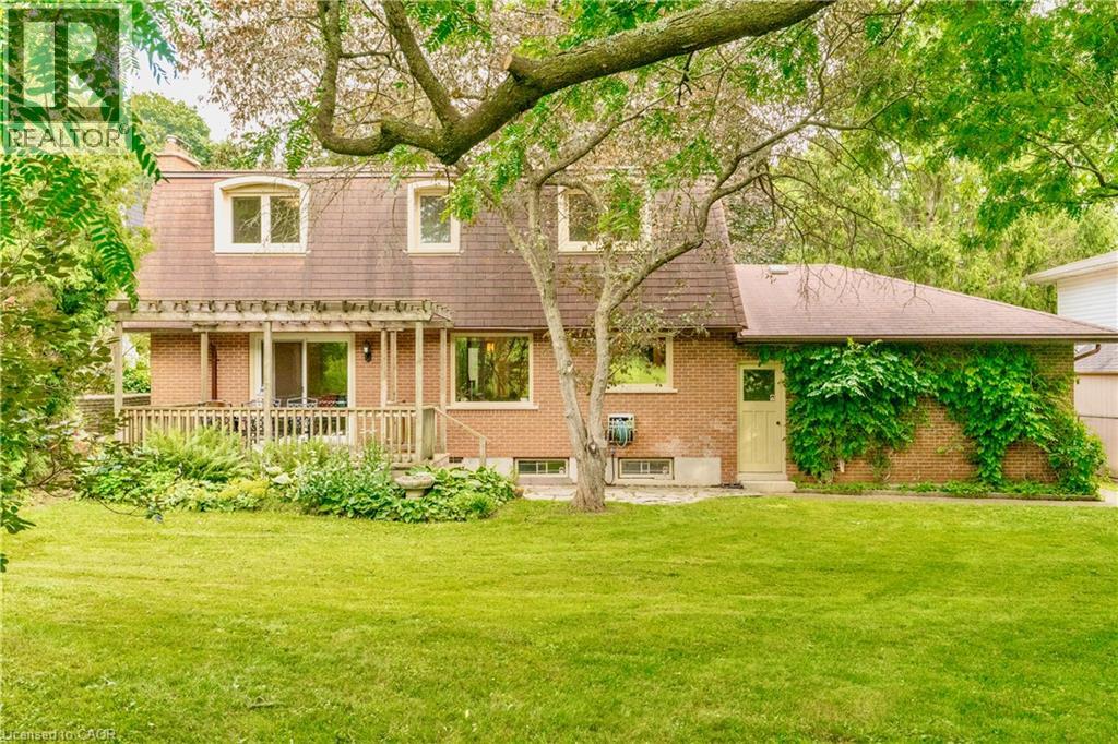 32 WAVERLEY Drive - 33