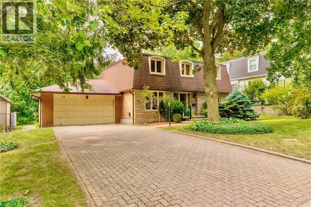 32 WAVERLEY Drive — photo 1