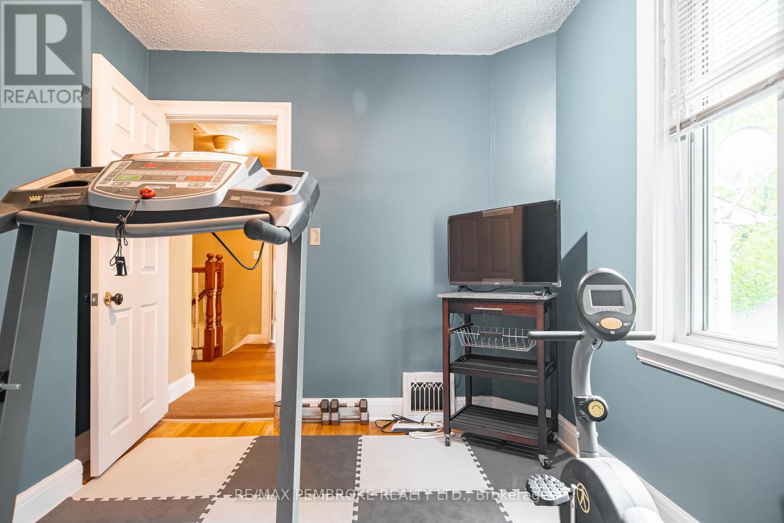 3 Bed, 2 Bath House for Sale in Pembroke – 320 MACKAY STREET, Pembroke – MLS# X13682676 - Image 19